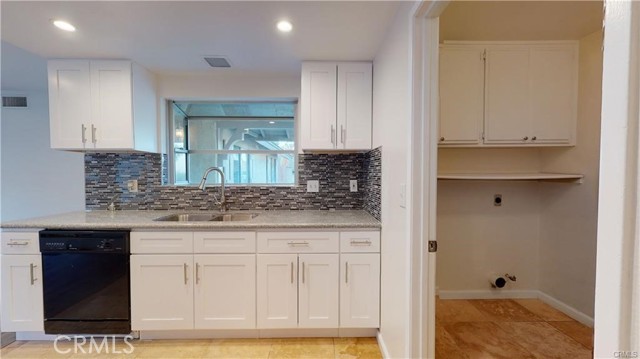 Detail Gallery Image 9 of 17 For 1952 Adobe, Corona,  CA 92882 - 3 Beds | 2 Baths