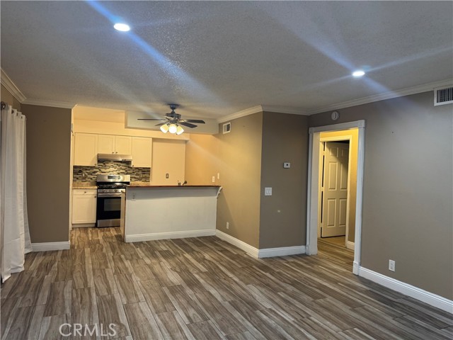 Detail Gallery Image 7 of 10 For 1733 Normandy Pl #73a, Santa Ana,  CA 92705 - 2 Beds | 1 Baths