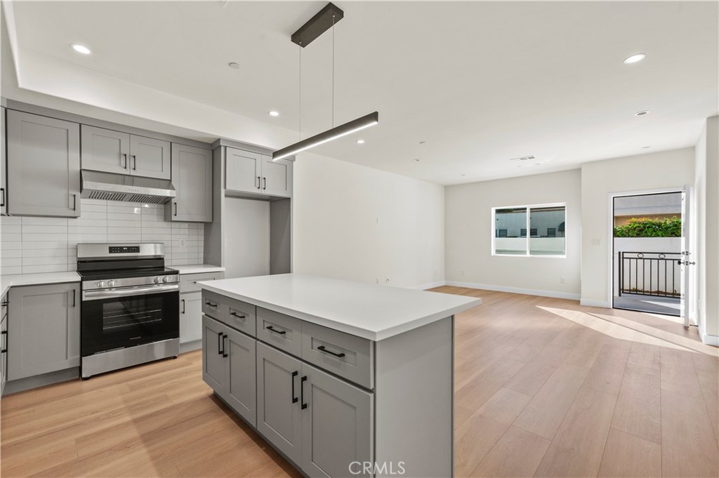 MLS #OC25253917 image #1