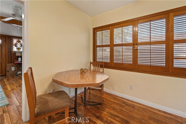 Detail Gallery Image 17 of 28 For 19160 Ingomar St, –,  CA 91335 - 2 Beds | 2 Baths