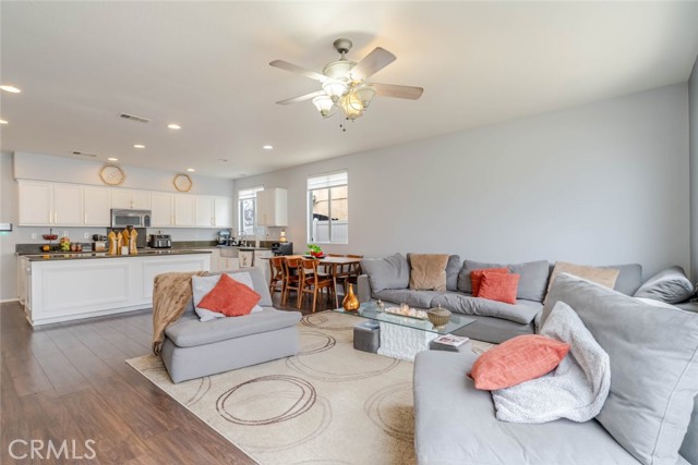 Detail Gallery Image 12 of 40 For 39112 Desert Holly Ln, Palmdale,  CA 93551 - 5 Beds | 4 Baths