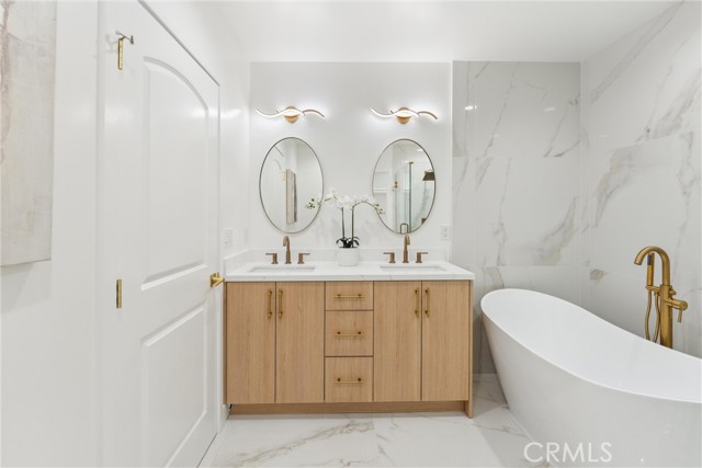 3945 S Norton Avenue, Los Angeles CA: https://media.crmls.org/medias/191d0525-3c83-4195-9757-bd5a44529cf0.jpg