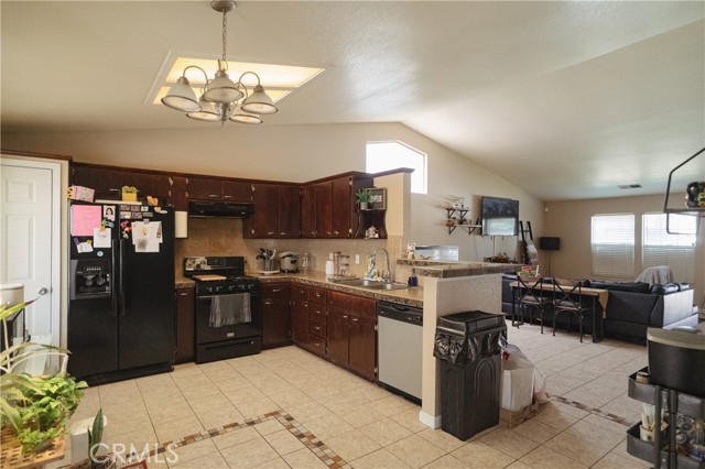 Detail Gallery Image 11 of 35 For 310 Buena Vista Ct, Merced,  CA 95348 - 4 Beds | 2/1 Baths