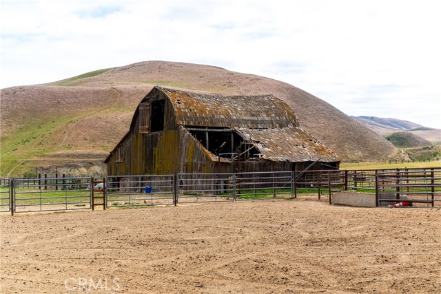 Detail Gallery Image 13 of 44 For 8050 Bitterwater Road, Shandon,  CA 93461 - 3 Beds | 1 Baths