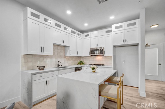 435 W Center Street Promenade, Anaheim CA: https://media.crmls.org/medias/191dc765-54e5-4cc5-bfa0-8a6123472fd5.jpg