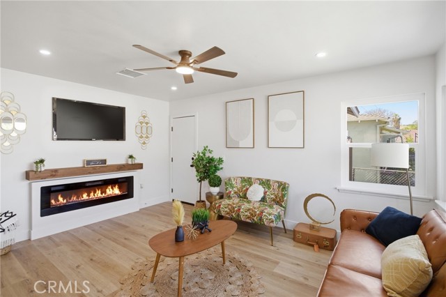 Detail Gallery Image 17 of 39 For 984 Fremont St, Pomona,  CA 91766 - 3 Beds | 2 Baths