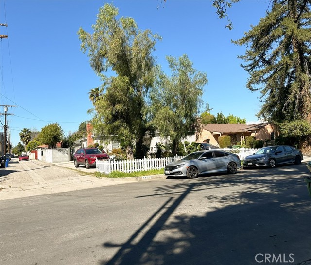 Detail Gallery Image 12 of 17 For 5617 Cedros Ave, Van Nuys,  CA 91411 - 4 Beds | 2 Baths