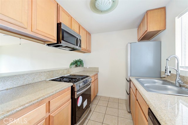 Detail Gallery Image 3 of 11 For 646 Nebraska, Long Beach,  CA 90802 - 2 Beds | 2 Baths