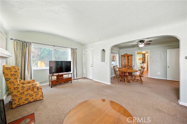 1909 Marlborough Avenue, Riverside CA: https://media.crmls.org/medias/191f2114-8e3c-4ea4-9835-26f41311e34b.jpg
