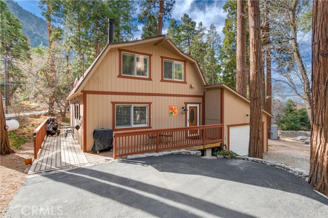 Detail Gallery Image 2 of 29 For 40300 Valley of the Falls Dr, Forest Falls,  CA 92339 - 3 Beds | 2 Baths