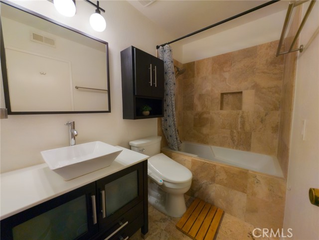 54 Oval Road, Irvine CA: https://media.crmls.org/medias/191f476c-7c92-450e-8d39-ddf52df5e061.jpg