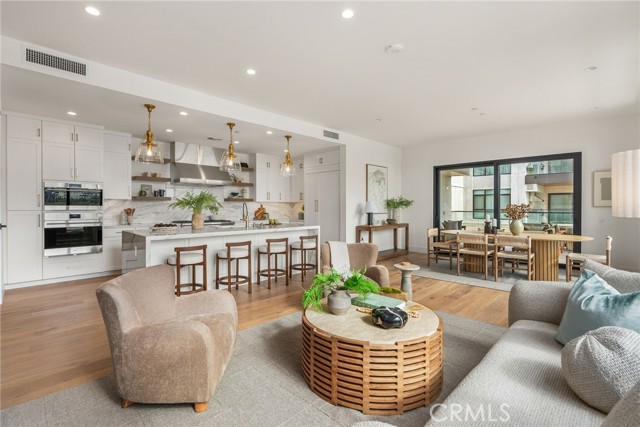 Detail Gallery Image 3 of 40 For 4261 Uptown Newport Drive #1,  Newport Beach,  CA 92660 - 3 Beds | 2/1 Baths