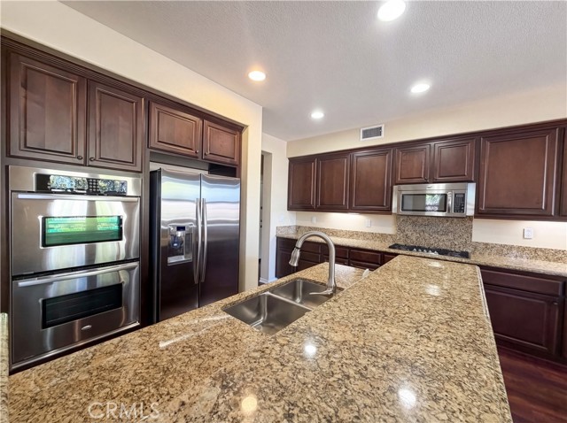 Detail Gallery Image 2 of 34 For 28327 Serenity Falls Way, Menifee,  CA 92585 - 4 Beds | 3/1 Baths