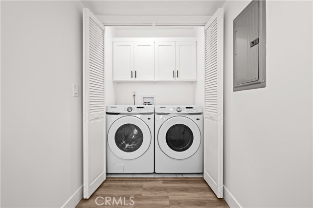 Detail Gallery Image 25 of 35 For 6700 Kester Ave, Van Nuys,  CA 91405 - 5 Beds | 4 Baths