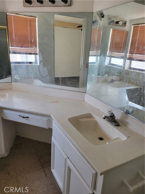 1217 Lill Hill Drive, Needles CA: https://media.crmls.org/medias/1923b23a-ab29-4b7f-8617-380614f3f489.jpg