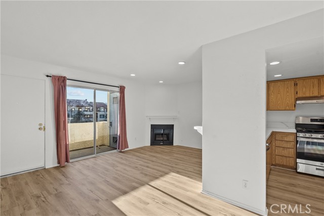Detail Gallery Image 9 of 26 For 18209 Sierra #4,  Canyon Country,  CA 91351 - 2 Beds | 2 Baths