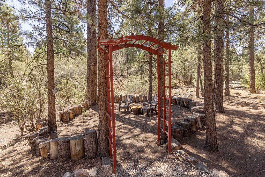 https://media.crmls.org/medias/1923d6f6-fbc5-4b0e-9ef3-bb04193b6f0a.jpg?preset=X-Large