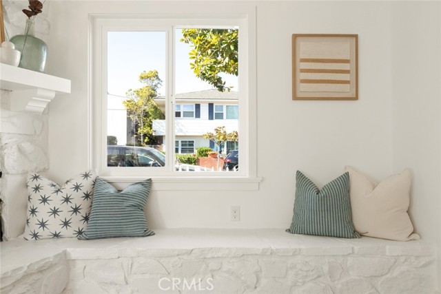 1585 Miramar Drive, Newport Beach CA: https://media.crmls.org/medias/19241626-095f-408c-bceb-cae4664ceec1.jpg