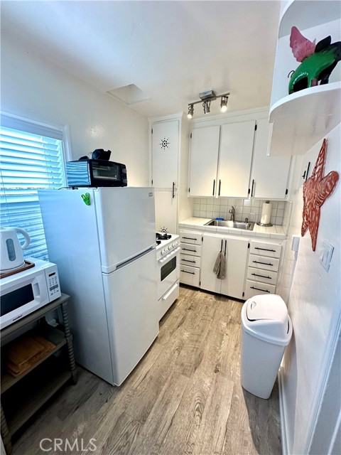 Detail Gallery Image 12 of 21 For 116 Avenida Serra #1,  San Clemente,  CA 92672 - 1 Beds | 1 Baths