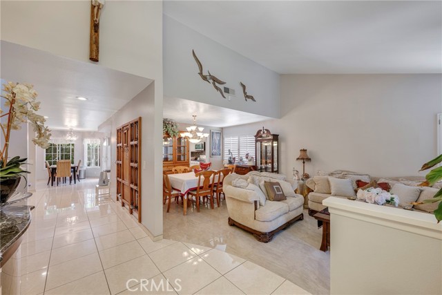 9909 Merced River Avenue, Fountain Valley CA: https://media.crmls.org/medias/1924e481-cdb9-4af9-8c3e-3df852ac5e40.jpg