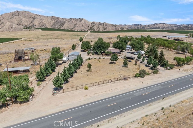 4333 Highway 33, New Cuyama CA: https://media.crmls.org/medias/19253987-3255-4828-a53d-49ce03ab6e99.jpg
