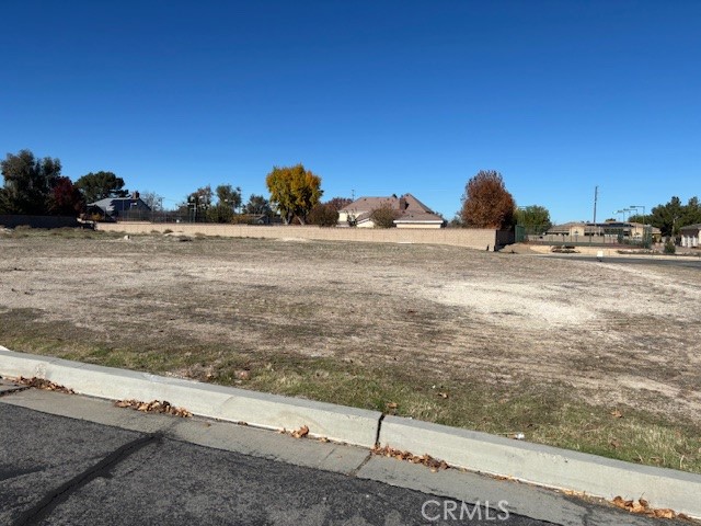 0 Westfield drive, Lancaster CA: https://media.crmls.org/medias/1926296b-381e-41be-9726-780e0742d621.jpg