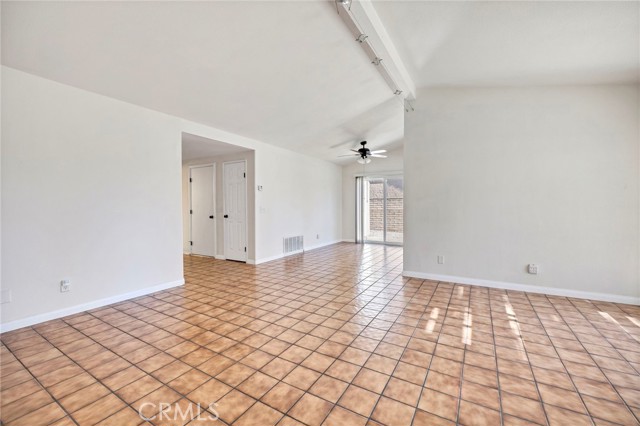 Detail Gallery Image 8 of 40 For 2125 Silver Oak, Hemet,  CA 92545 - 2 Beds | 2 Baths