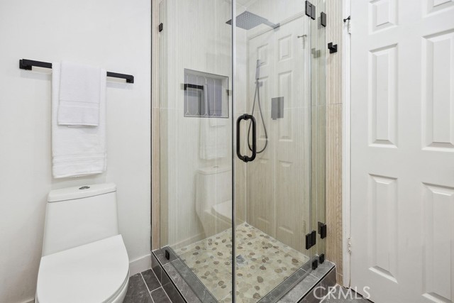 6101 Fulton Avenue, Van Nuys CA: https://media.crmls.org/medias/1927c4e2-cf12-41e4-a384-64990d1c0b39.jpg