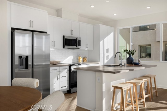 Detail Gallery Image 12 of 62 For 109 S Laxore St #306,  Anaheim,  CA 92804 - 2 Beds | 2/1 Baths