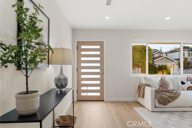 Detail Gallery Image 5 of 31 For 4534 Lennox, Sherman Oaks,  CA 91423 - 3 Beds | 2 Baths