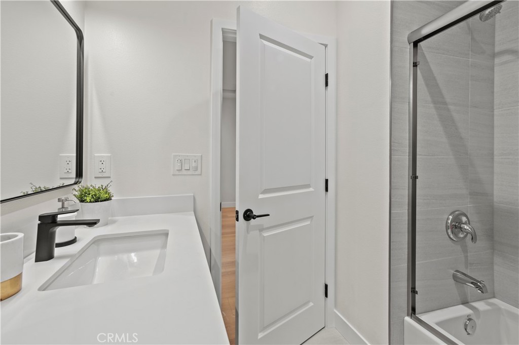 MLS #OC25253896 image #39