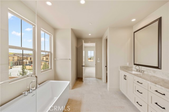 Detail Gallery Image 25 of 38 For 122 Oakstone, Irvine,  CA 92618 - 4 Beds | 4/1 Baths