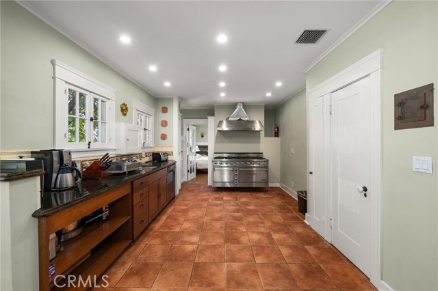 Detail Gallery Image 32 of 35 For 2027 N Highland Ave, Los Angeles,  CA 90068 - 6 Beds | 3 Baths