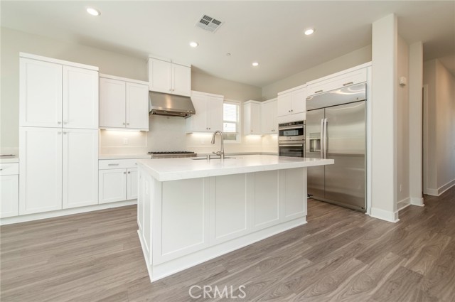 Detail Gallery Image 8 of 38 For 631 Cardona, Lake Forest,  CA 92630 - 5 Beds | 4 Baths