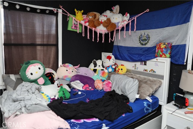 927 W 82nd Street, Los Angeles CA: https://media.crmls.org/medias/192c6520-49bc-4b81-967d-57316204afce.jpg