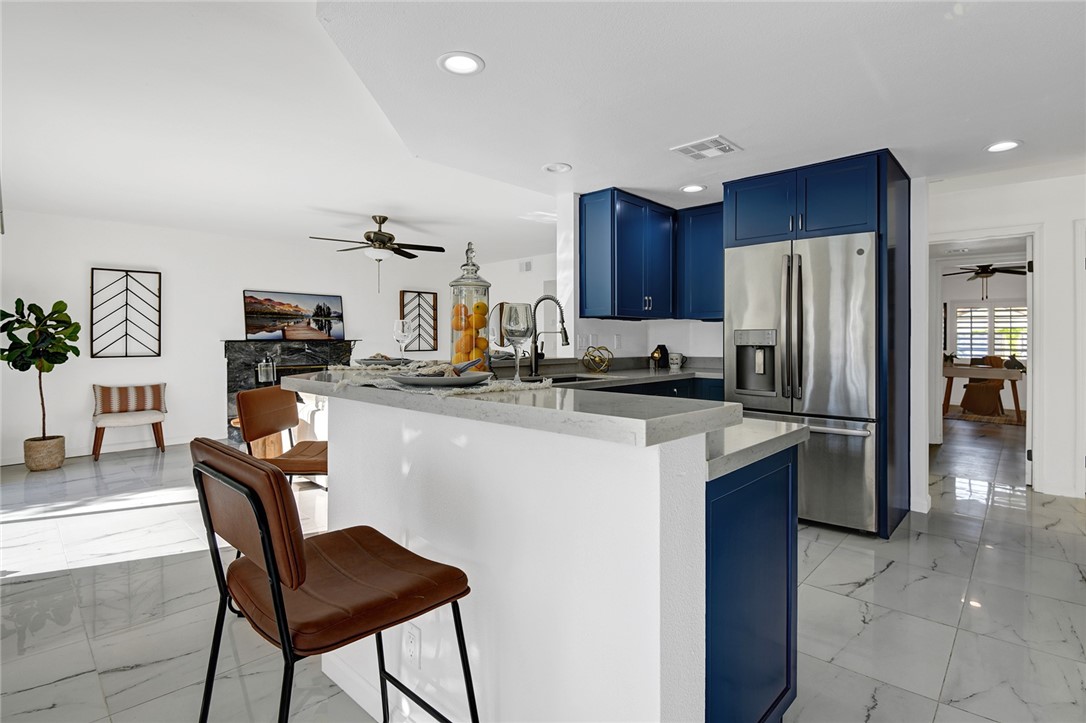 Kitchen with bar area