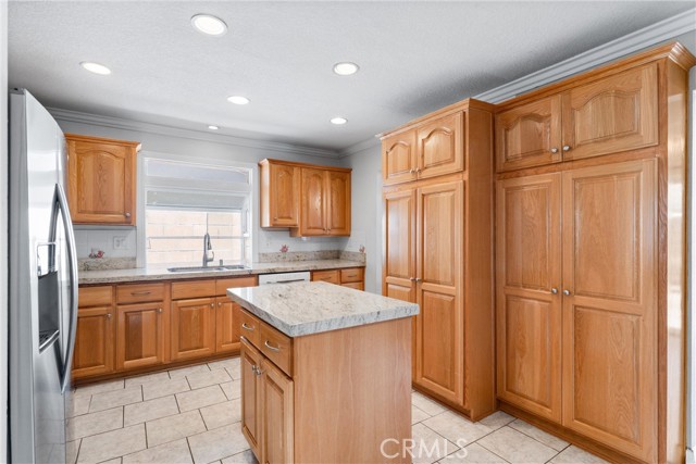 Detail Gallery Image 6 of 28 For 15762 Plymouth Lane, Huntington Beach,  CA 92647 - 5 Beds | 2 Baths
