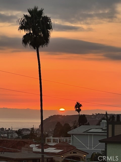 https://media.crmls.org/medias/19312b79-75c8-4c7c-be6d-eb8c91e46346.jpg?preset=X-Large