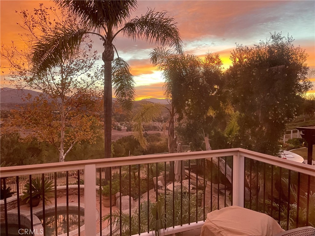 https://media.crmls.org/medias/1931eef3-1aad-45ac-becb-b6363aabaf5e.jpg?preset=X-Large