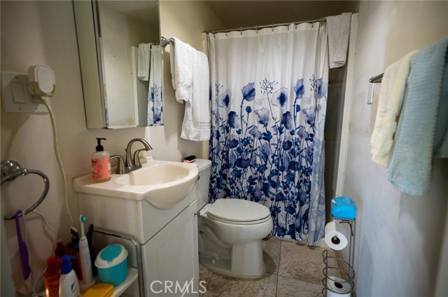 Detail Gallery Image 13 of 18 For 161 N Cota St, Corona,  CA 92882 - 2 Beds | 1 Baths