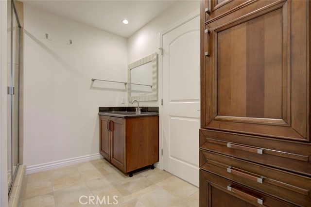 Detail Gallery Image 24 of 32 For 556 E Palm Ave #102,  Burbank,  CA 91501 - 3 Beds | 3 Baths