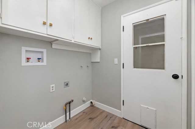 Detail Gallery Image 25 of 41 For 2111 Elsinore Rd, Riverside,  CA 92506 - 3 Beds | 2/1 Baths