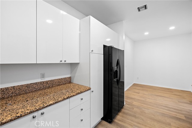 Detail Gallery Image 26 of 39 For 4845 Elmwood #C,  Los Angeles,  CA 90004 - 3 Beds | 3 Baths