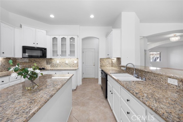 Detail Gallery Image 8 of 37 For 12805 Monterey Beach Dr, Bakersfield,  CA 93311 - 4 Beds | 3/1 Baths