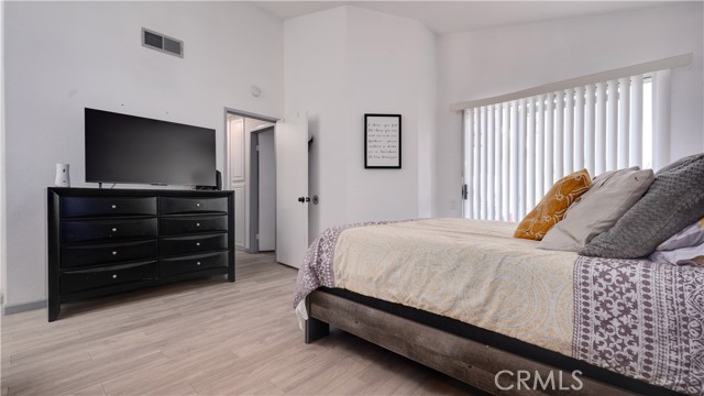 19450 Sweetwood Lane, Lake Elsinore CA: https://media.crmls.org/medias/1934244e-8613-47b7-93ea-2223cda38b31.jpg