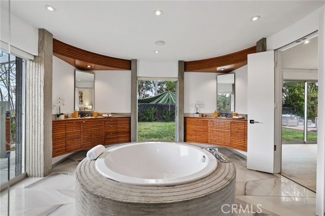 Detail Gallery Image 16 of 20 For 2744 Cardwell Pl, Los Angeles,  CA 90046 - 3 Beds | 3/1 Baths