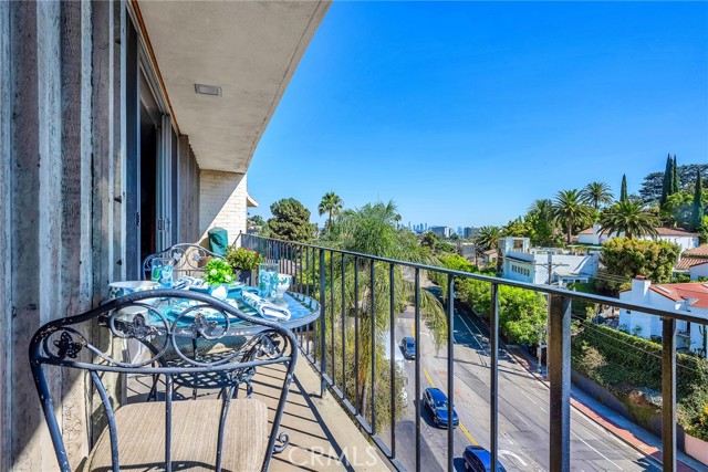 Detail Gallery Image 11 of 29 For 2260 N Cahuenga Boulevard #502,  Los Angeles,  CA 90068 - 2 Beds | 2 Baths