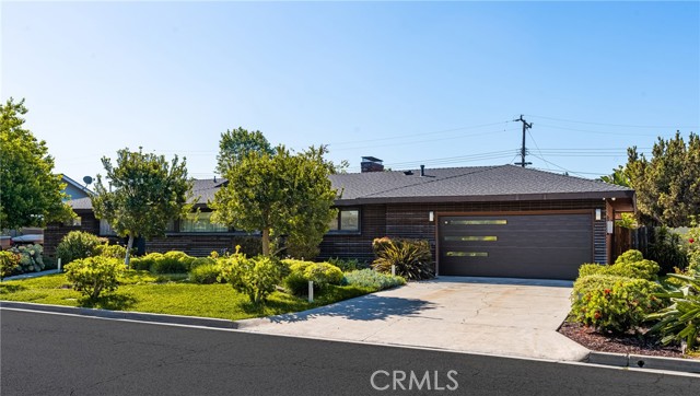 1006 W Pioneer Drive, Anaheim CA: https://media.crmls.org/medias/1934c34d-4a3b-4c8c-8cc7-18db486e3b42.jpg