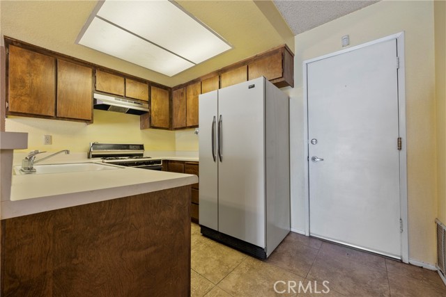 Detail Gallery Image 10 of 38 For 16590 Terrace Ln #G,  Fontana,  CA 92335 - 3 Beds | 2/1 Baths