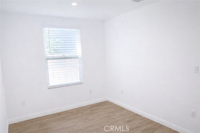 Detail Gallery Image 8 of 13 For 6219 Glide Ave, Woodland Hills,  CA 91367 - 2 Beds | 1 Baths